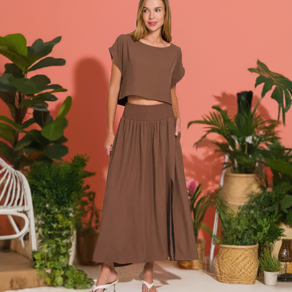 This heavy woven span crop tee and skirt set is a trendy and chic ensemble for your wardrobe.